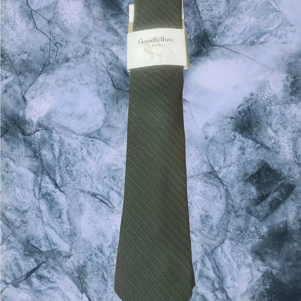 Goodfellow & Co Green Classic Tie with Diagonal Texture - Picture 1 of 4